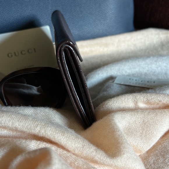 Gucci classic sunglasses & case - Picture 12 of 16